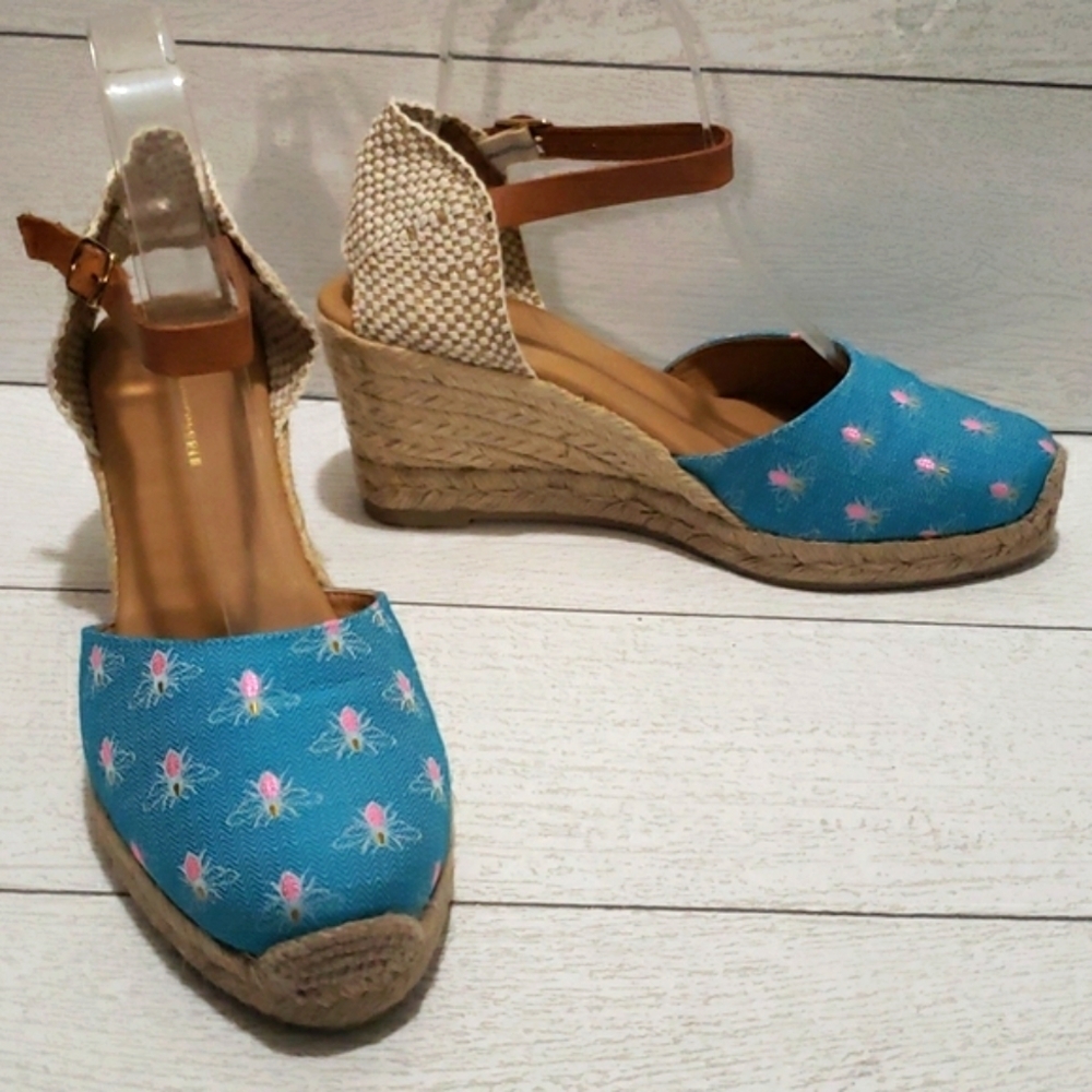 Anthropologie 39 canvas espadrilles wedges blue and cream shoes